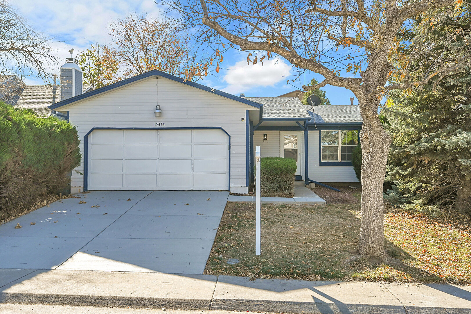 Living Room at 19466 East Purdue Place, Aurora, CO 80013, listed by Tatyana Sturm