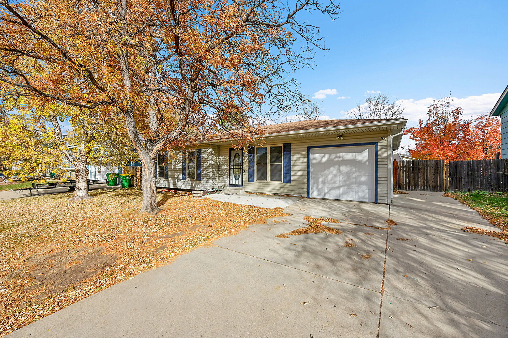 Front at 3352 South Holland Way, Lakewood, CO 80227, listed by Julie Leins, MLS ID: 2802042