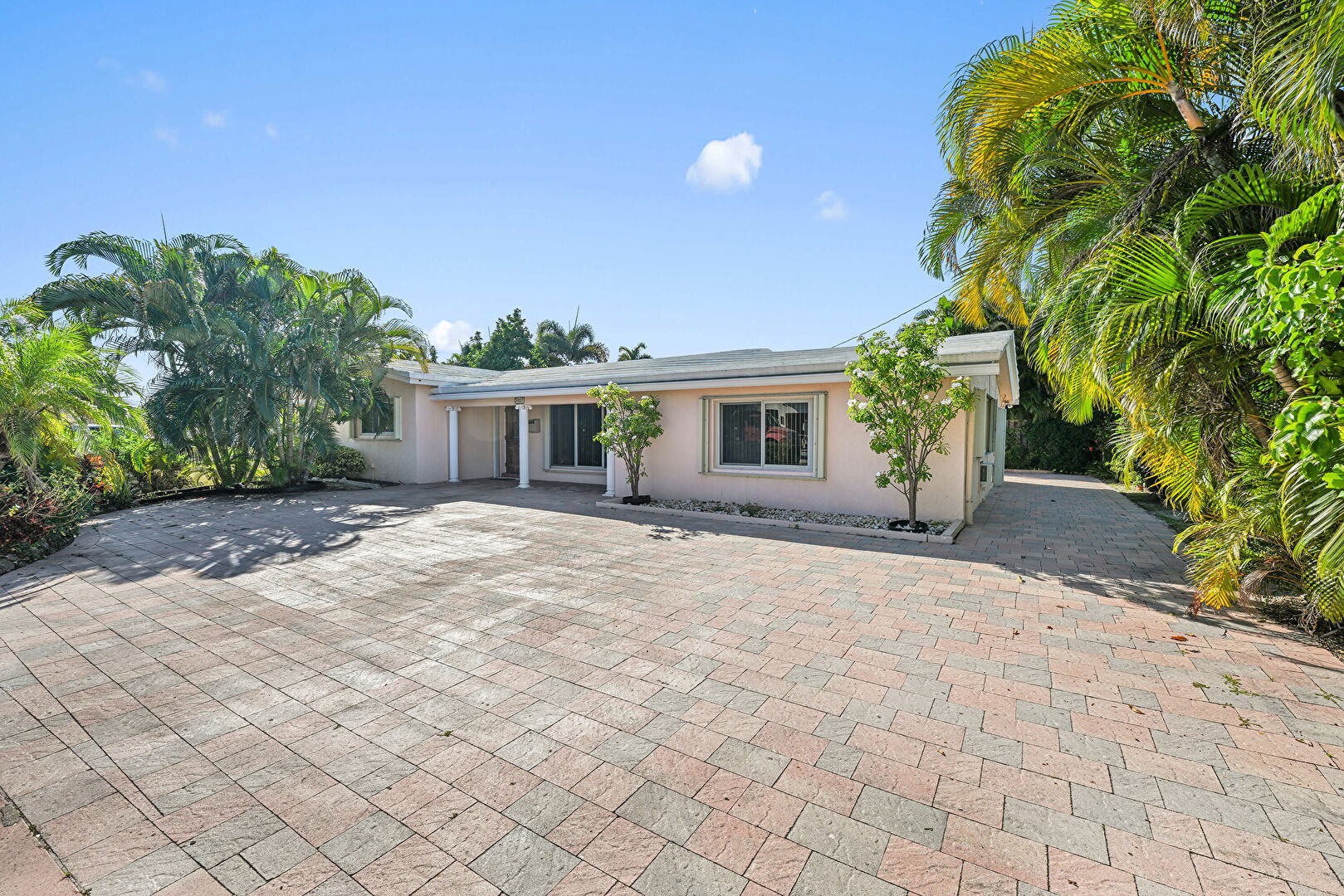 Front at 4521 Sea Grape Drive, Lauderdale-by-the-Sea, FL 33308, listed by Rachael Barach