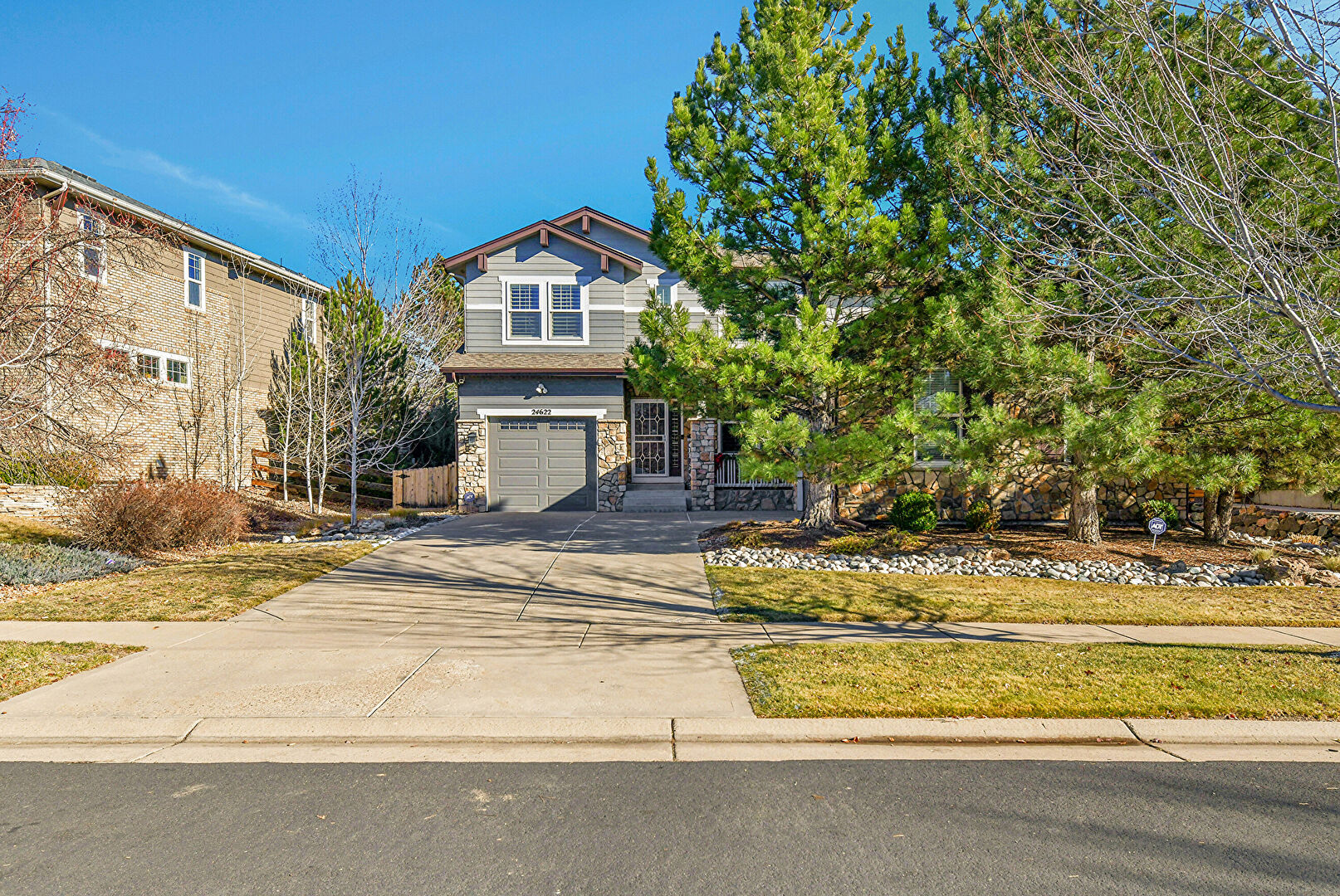Front at 24622 E Ontario Dr, Aurora, CO 80016, listed by Kristin Frasier, MLS ID: 1726881