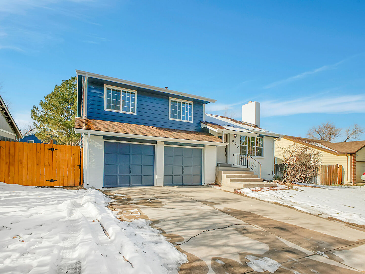Front at 575 S Memphis Way, Aurora, CO 80017, listed by Jason Cassidy