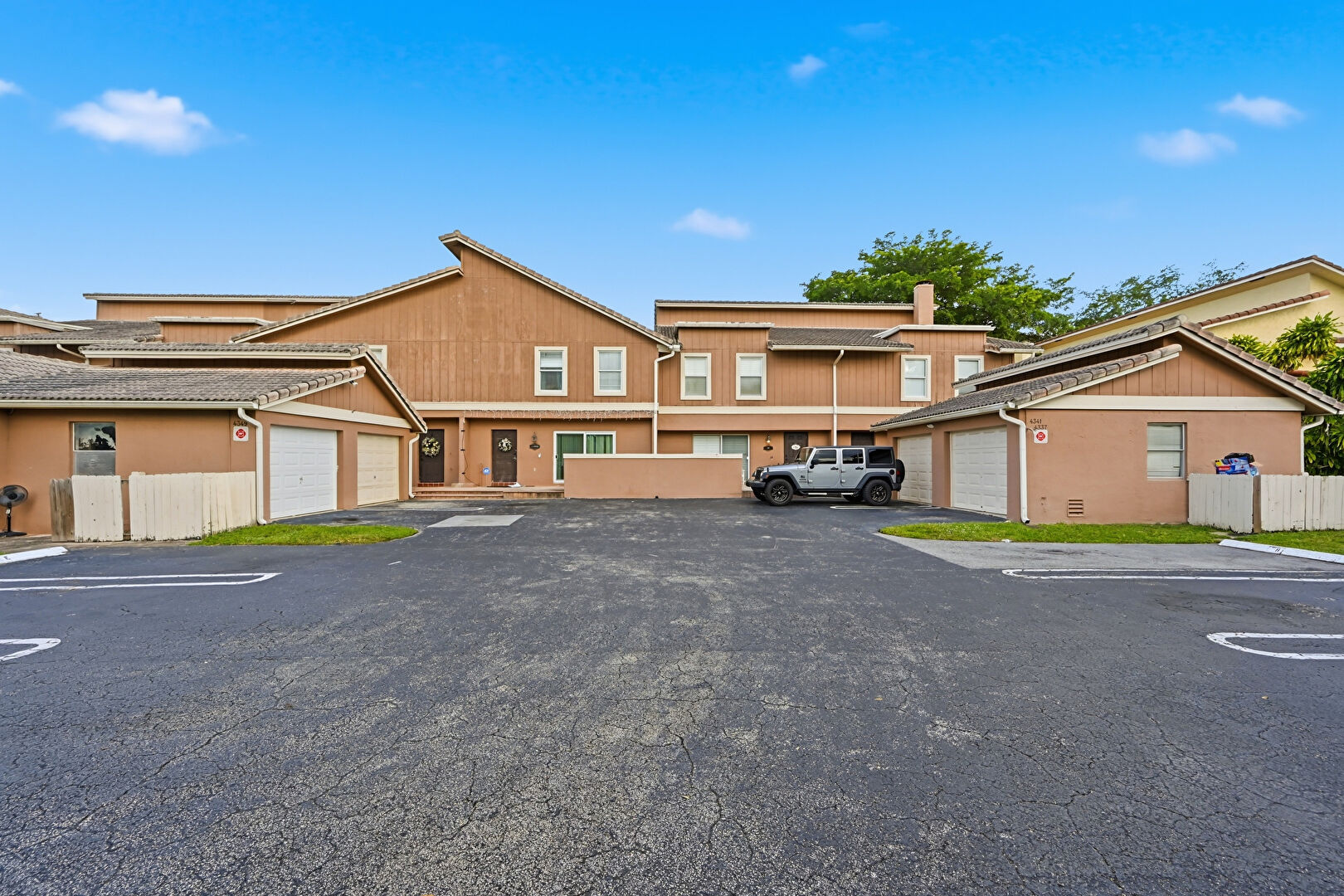 Front at 4337 Coral Springs Drive, 1H, Coral Springs, FL 33065, listed by David Phelps