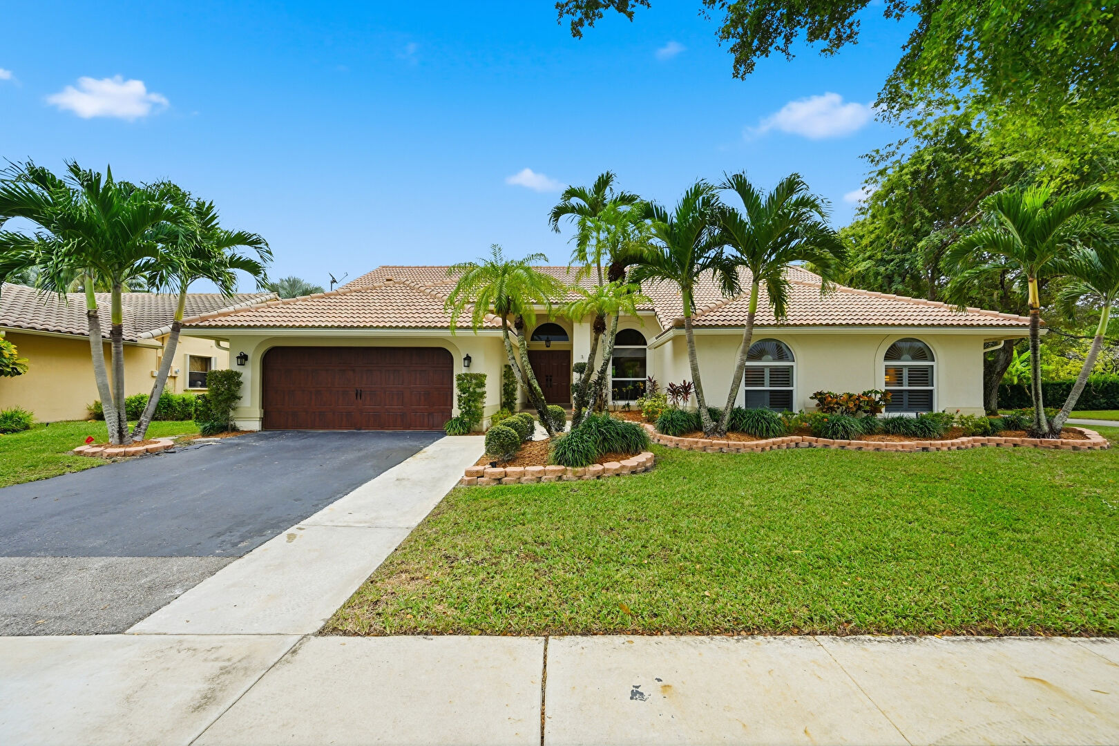 Front at 4711 NW 96th Dr, Coral Springs, FL 33076, listed by Rachael Barach, MLS ID: F10539269