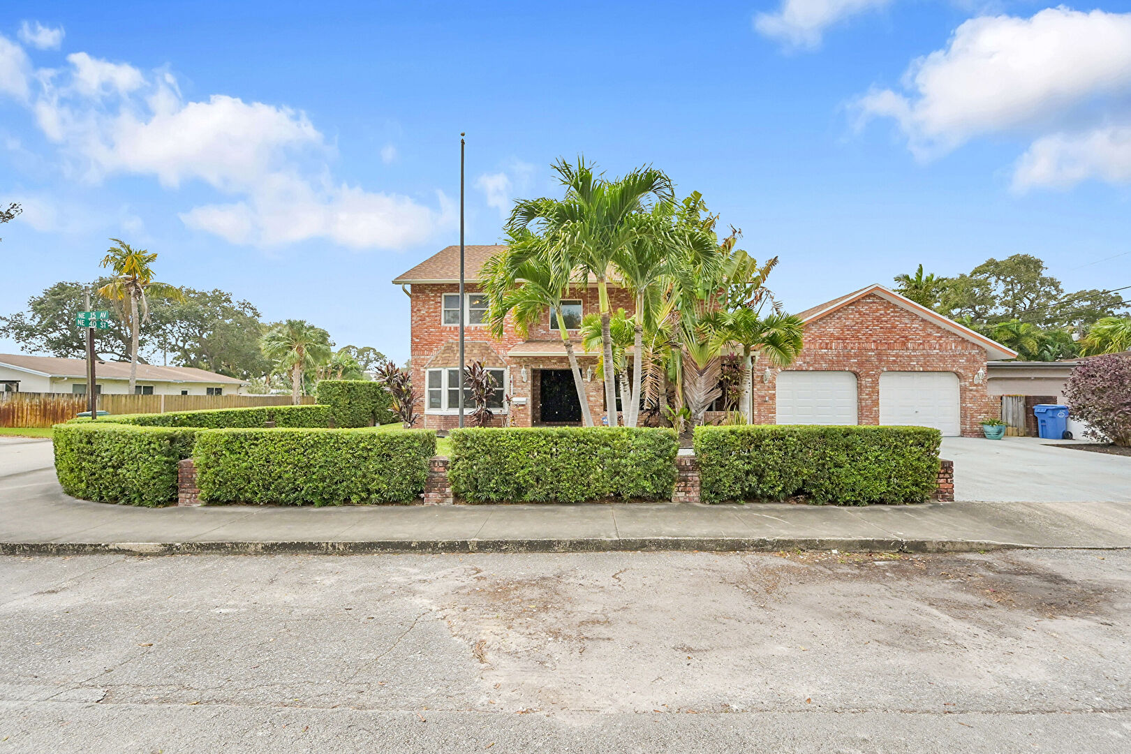 Front at 3999 Northeast 15th Avenue, Oakland Park, FL 33334, listed by Rachael Barach