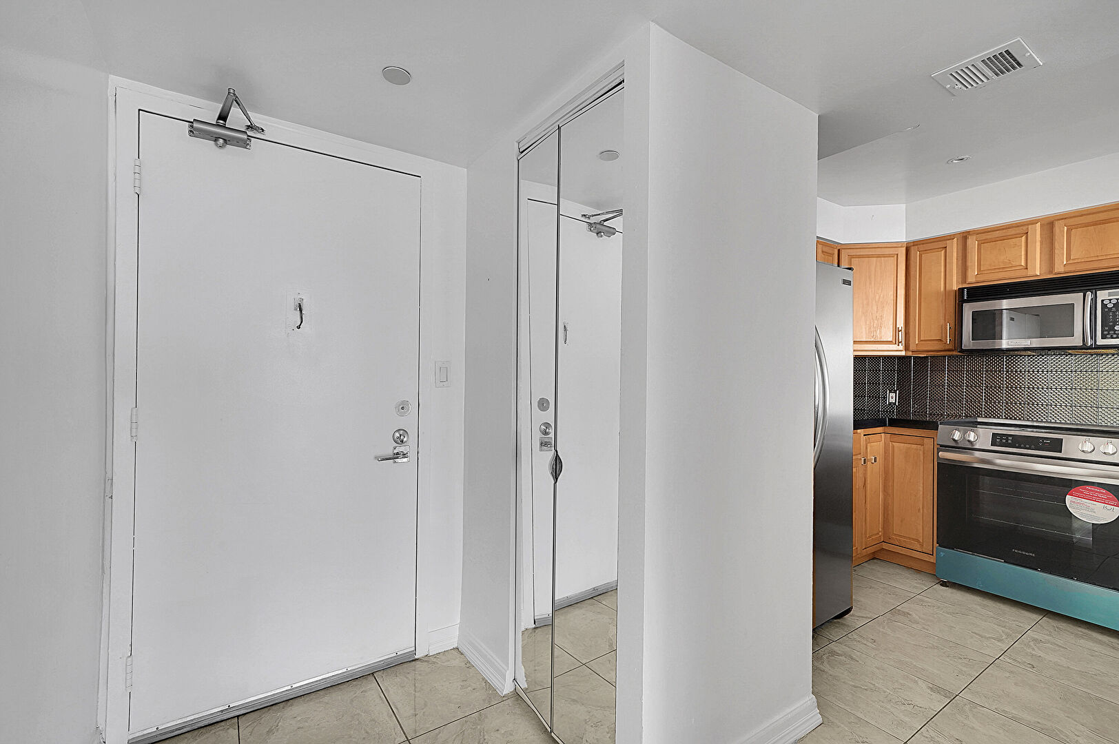 Foyer at 20335 West Country Club Drive, Unit 2210, Aventura, FL 33180, listed by Taylor Haslam