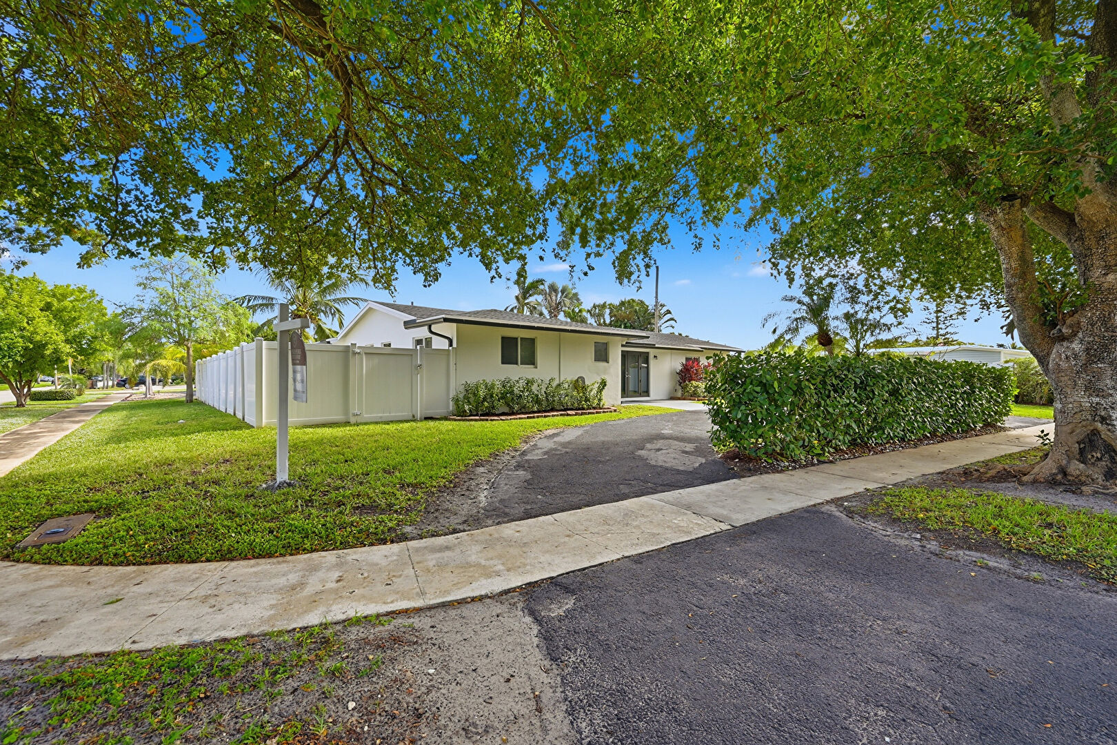 Front yard at 1400 Southeast 8th Avenue, Deerfield Beach, FL 33441, listed by Sue Susman