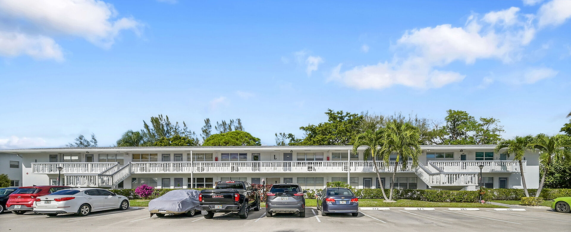 Parking at 371 Durham L, Deerfield Beach, FL 33442, listed by Rashanda Knights