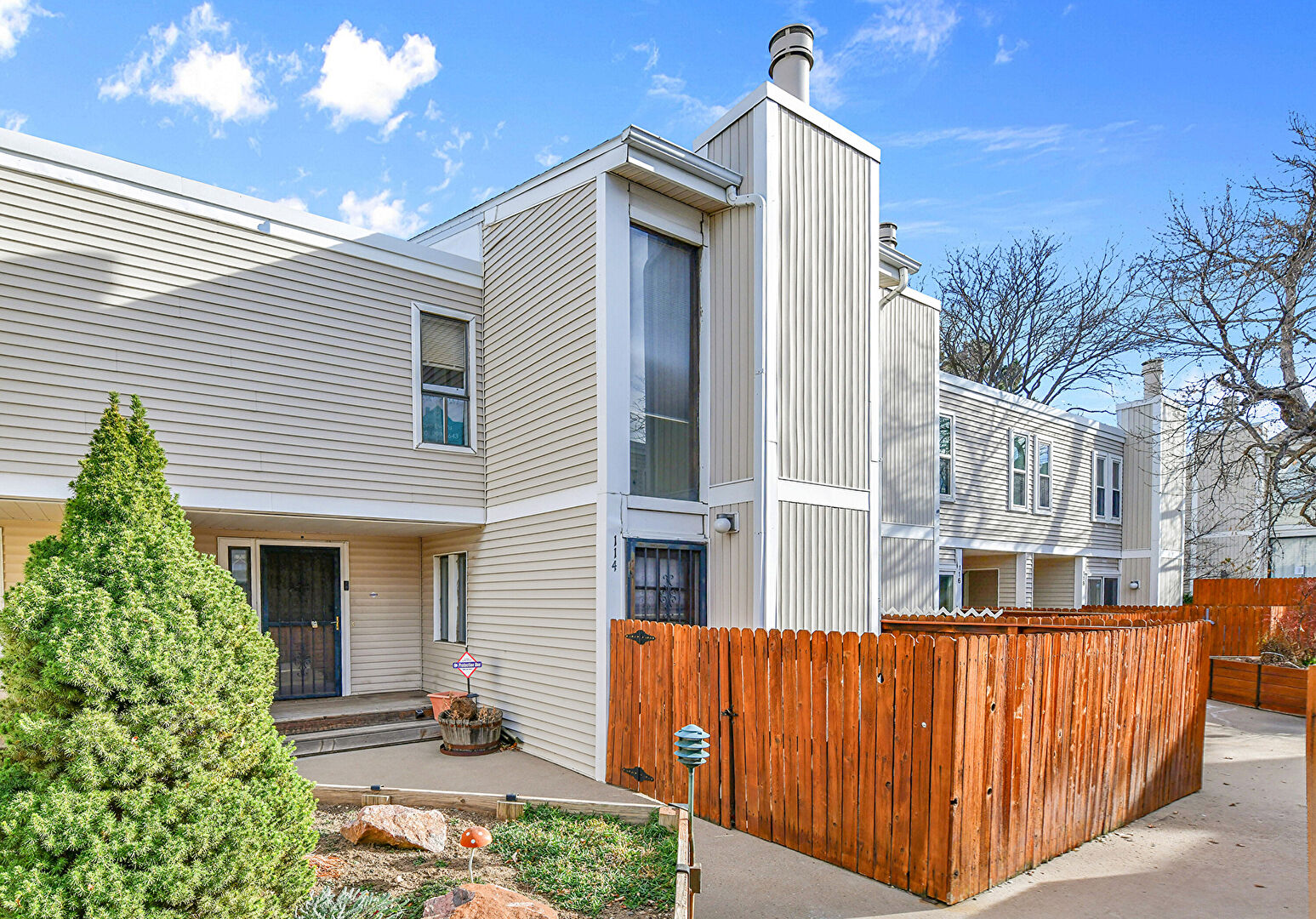 Front at 1050 S Monaco Parkway, Denver, CO 80224, listed by Eve Evans, MLS ID: 6046293
