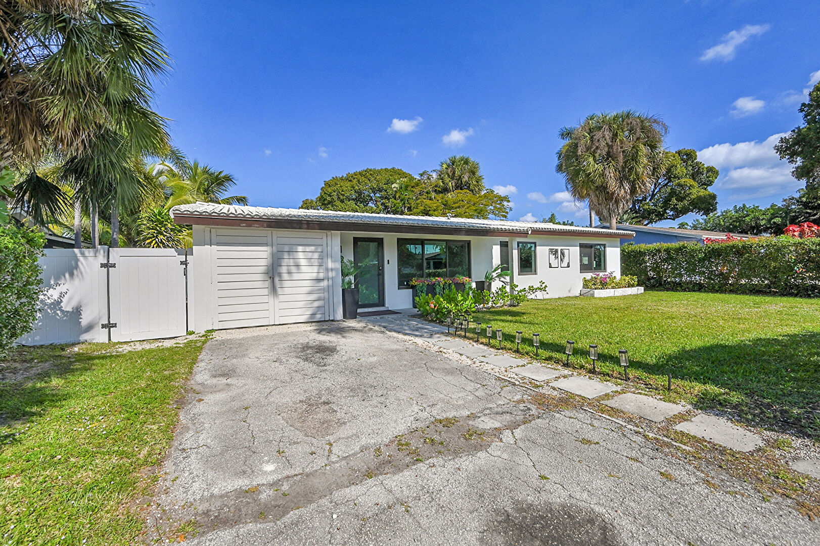 Front at 121 Northwest 35th Street, Oakland Park, FL 33309, listed by Scott English