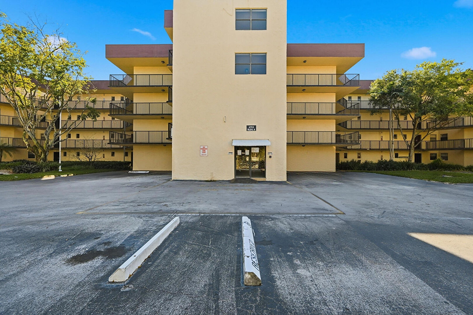 Front at 6755 West Broward Boulevard, 304, Plantation, FL 33317, listed by Meirav Susi