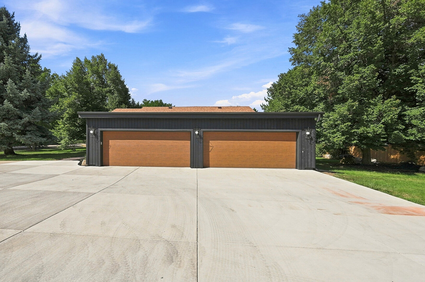 Garage at 4440 Sombrero Circle, Bow Mar, CO 80123, listed by Tim Cullen