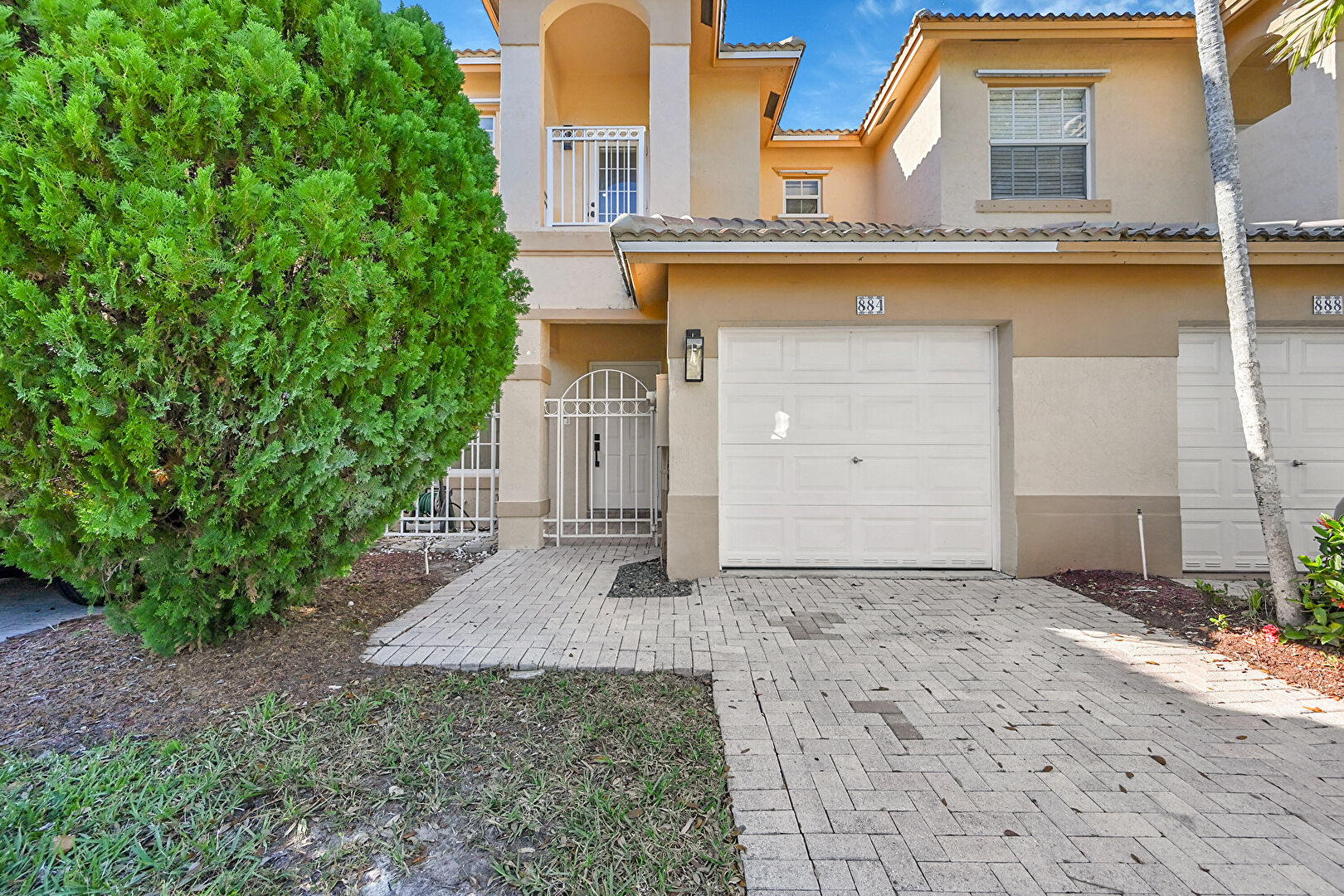 Front at 884 Northwest 170th Terrace, Pembroke Pines, FL 33028, listed by Paola Huertas