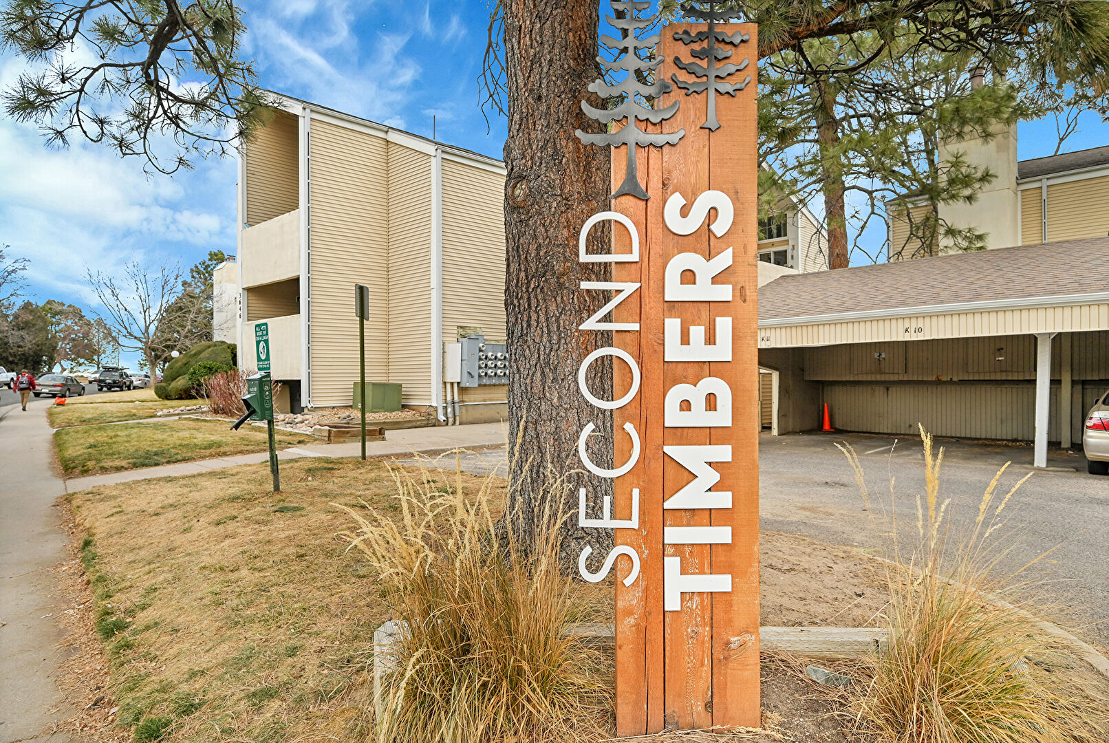 Details at 3646 S. Granby Way, Unit K-6, Aurora, CO 80014, listed by Linda Evans