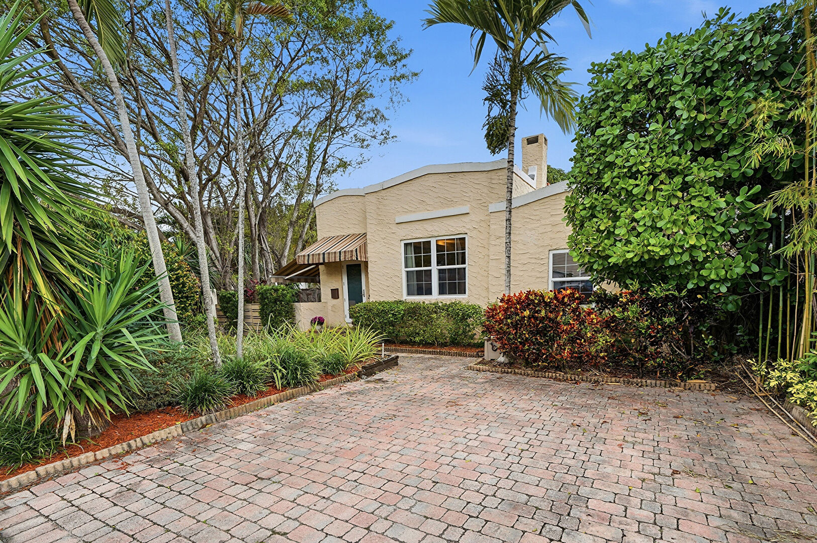 Front at 317 Southwest 16th Street, Fort Lauderdale, FL 33315, listed by Rhonda Kramer, MLS ID: F10546044