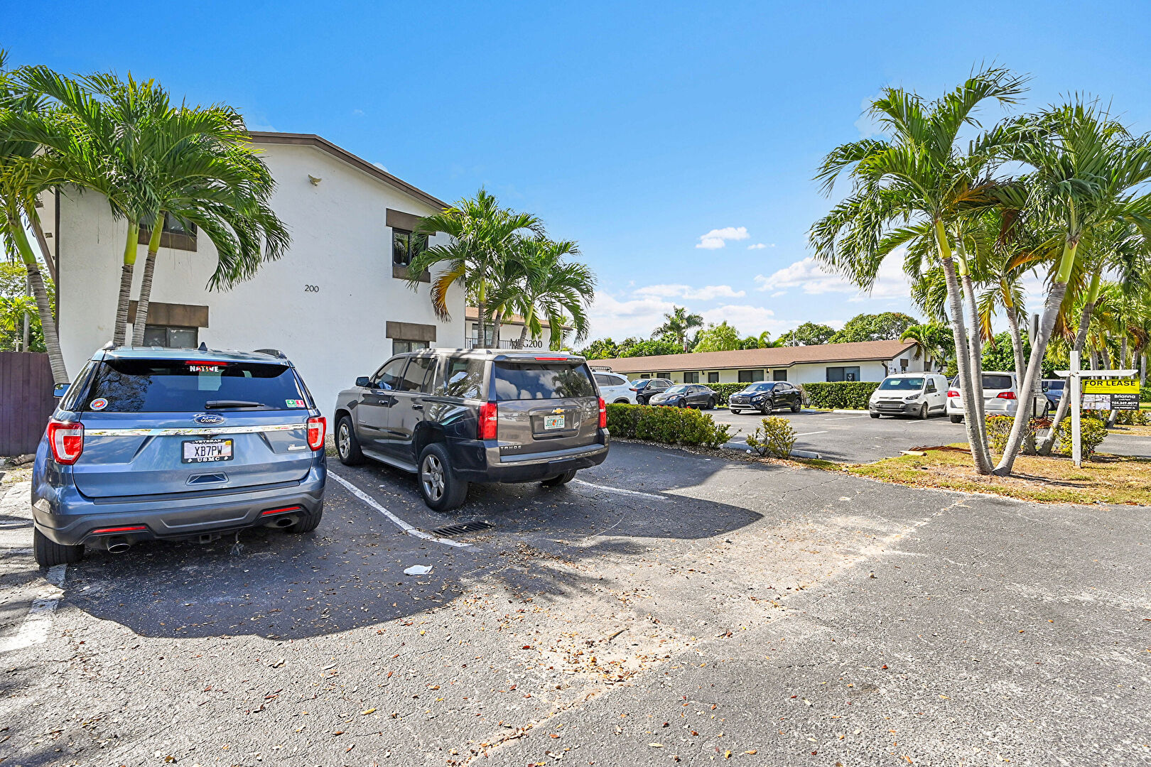 Front at 200 nw 25 street, Unit 3, Wilton manors, FL 33311, listed by Matt Smith