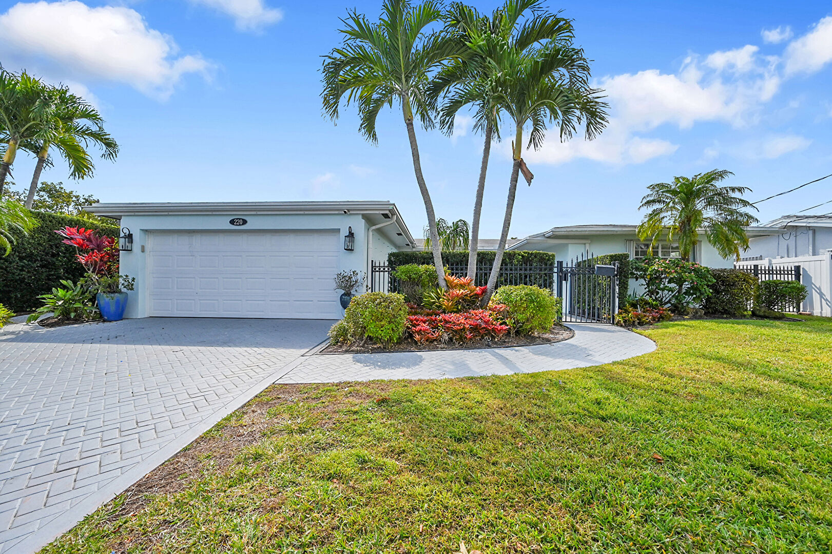 Front at 220 Southeast 10th Street, Pompano Beach, FL 33060, listed by Rachael Barach