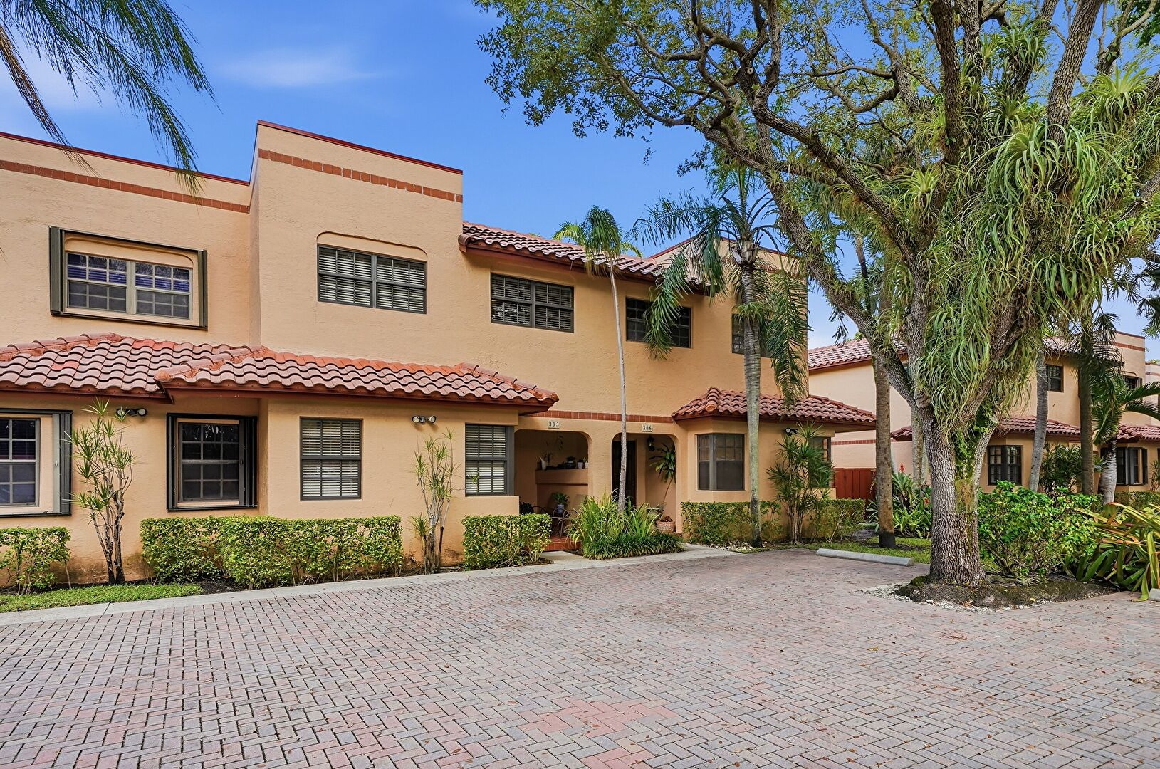 Front at 261 Northeast 16th Place #305, Fort Lauderdale, FL 33305, listed by Steve Margolis, MLS ID: F10545617