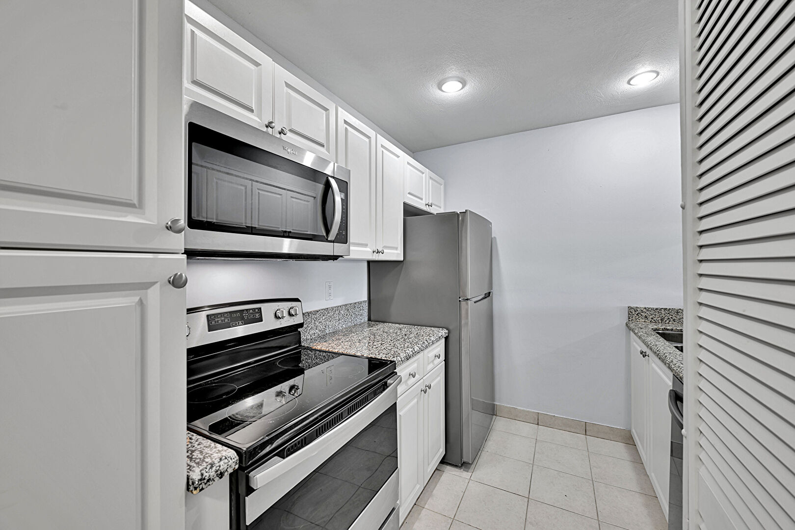 Kitchen at 906 Twin Lakes Drive, Coral Springs, FL 33071, listed by Cristina Martinez, MLS ID: F10546624