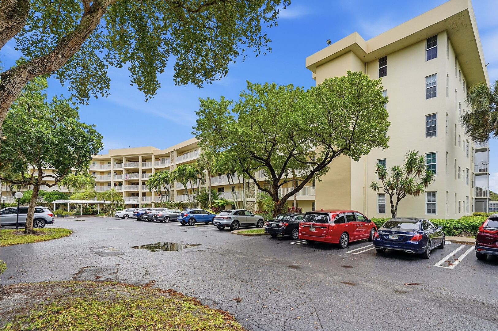 Front at 800 cypress grove drive #308, pompano beach, FL 33069, listed by Matt Smith