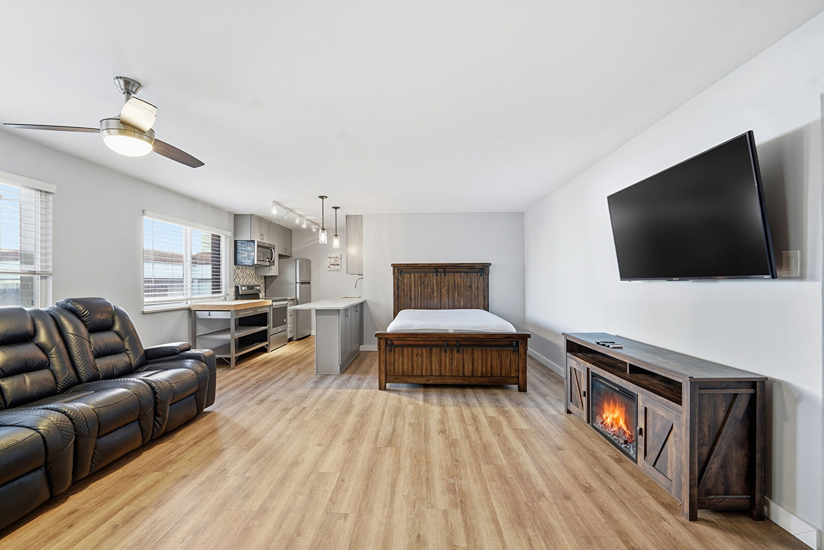 Living Room at 855 N Pennsylvania St APT 208, Denver, CO 81211, listed by Justin Bourn