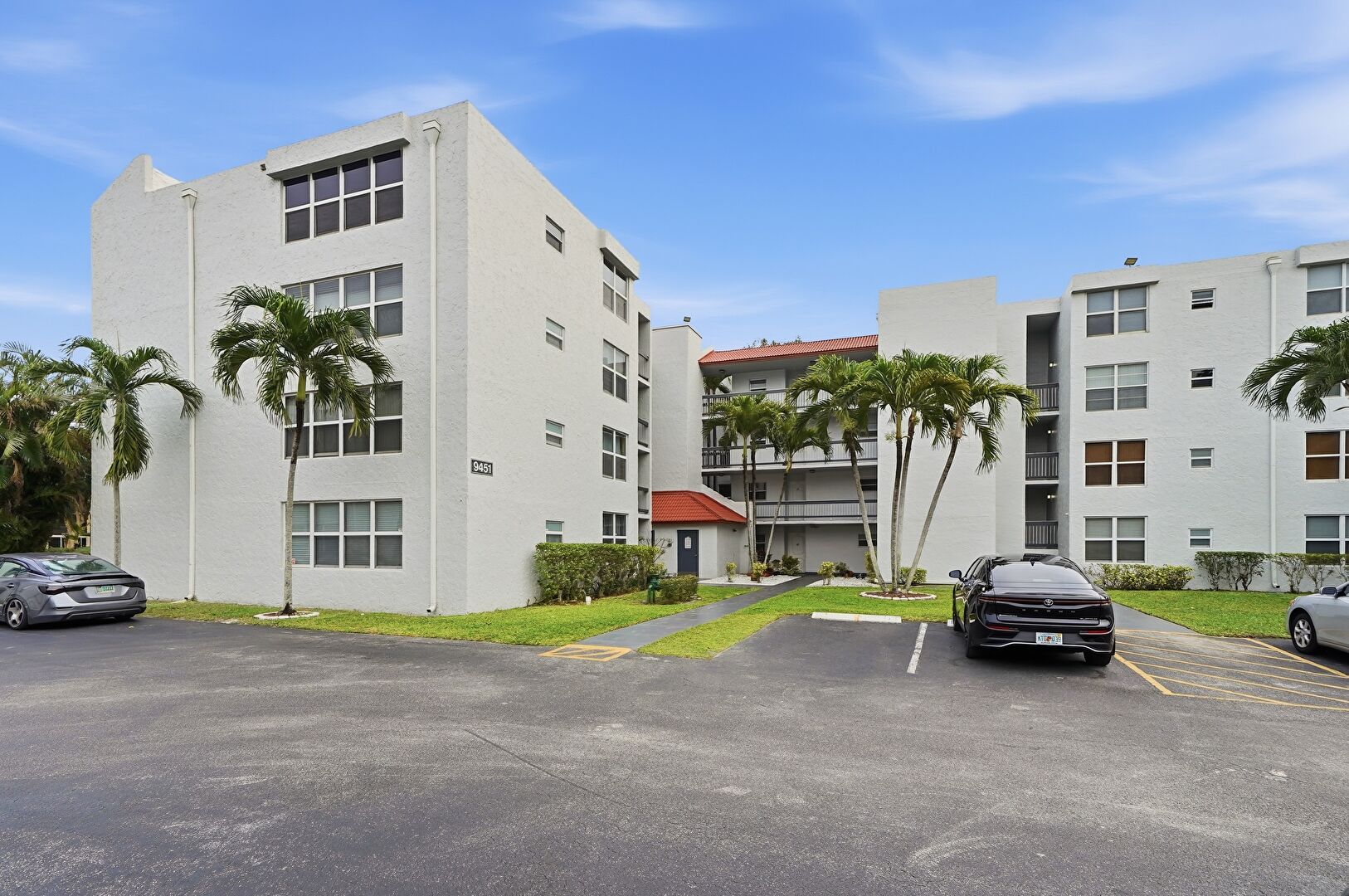 Front at 9451 Evergreen Place # 203, Davie, FL 33324, listed by Jason Fox