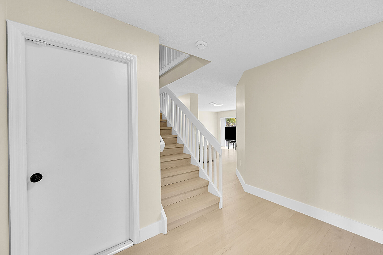 Foyer at 13377 Northwest 7th Street, Plantation, FL 33325, listed by Christie Hernandez, MLS ID: A11960424