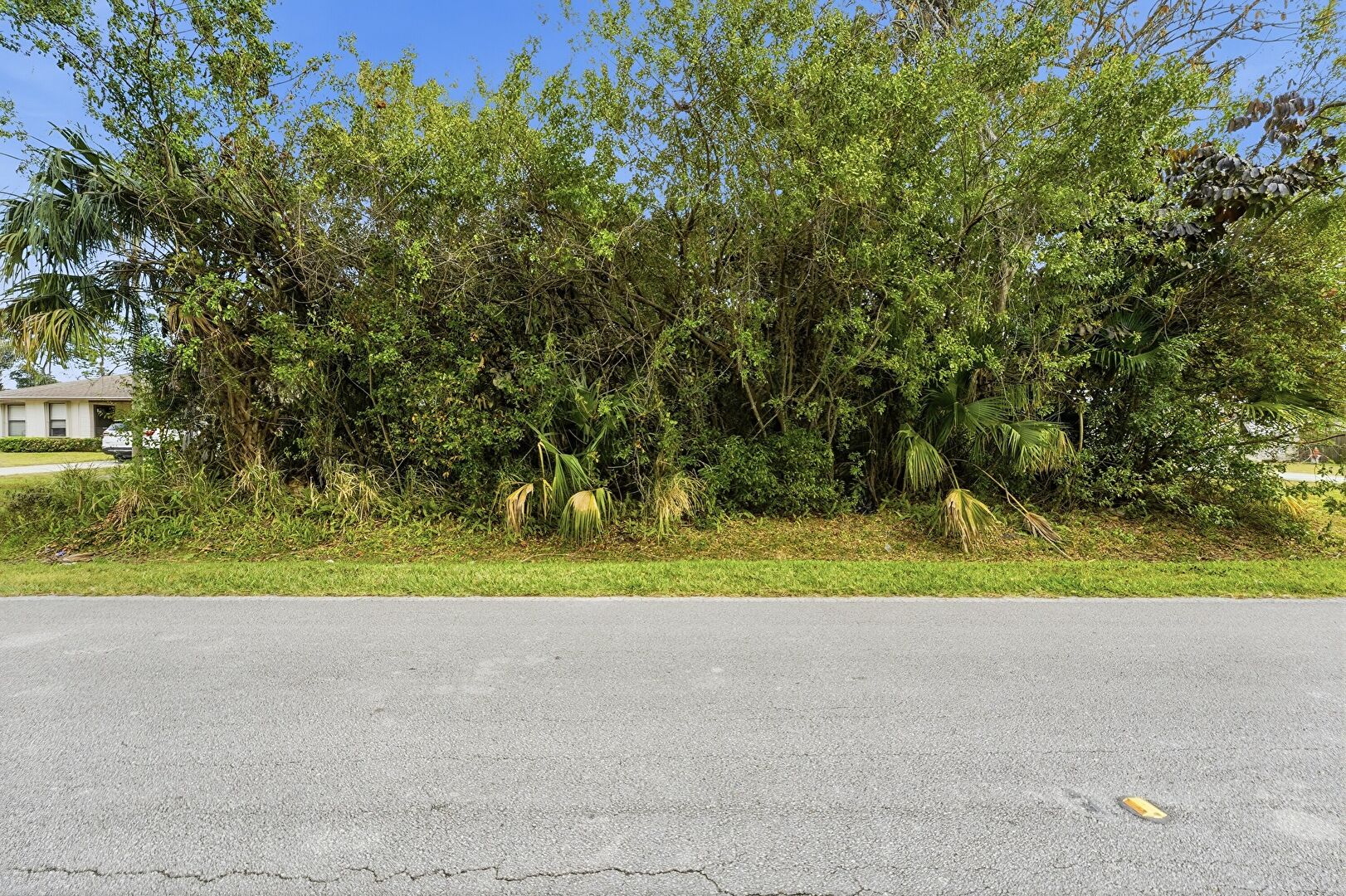 Front at 5702 Sunset Boulevard, Fort Pierce, FL 34982, listed by Gary DeLelis