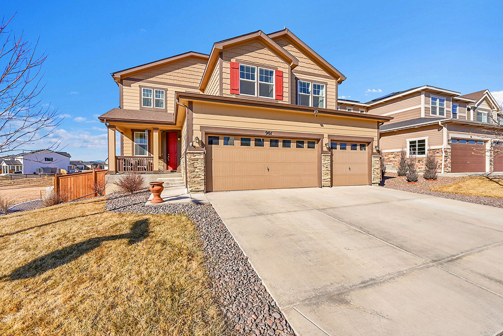 Front at 901 N Vandriver Way, Aurora, CO 80018, listed by Magali Fredrick