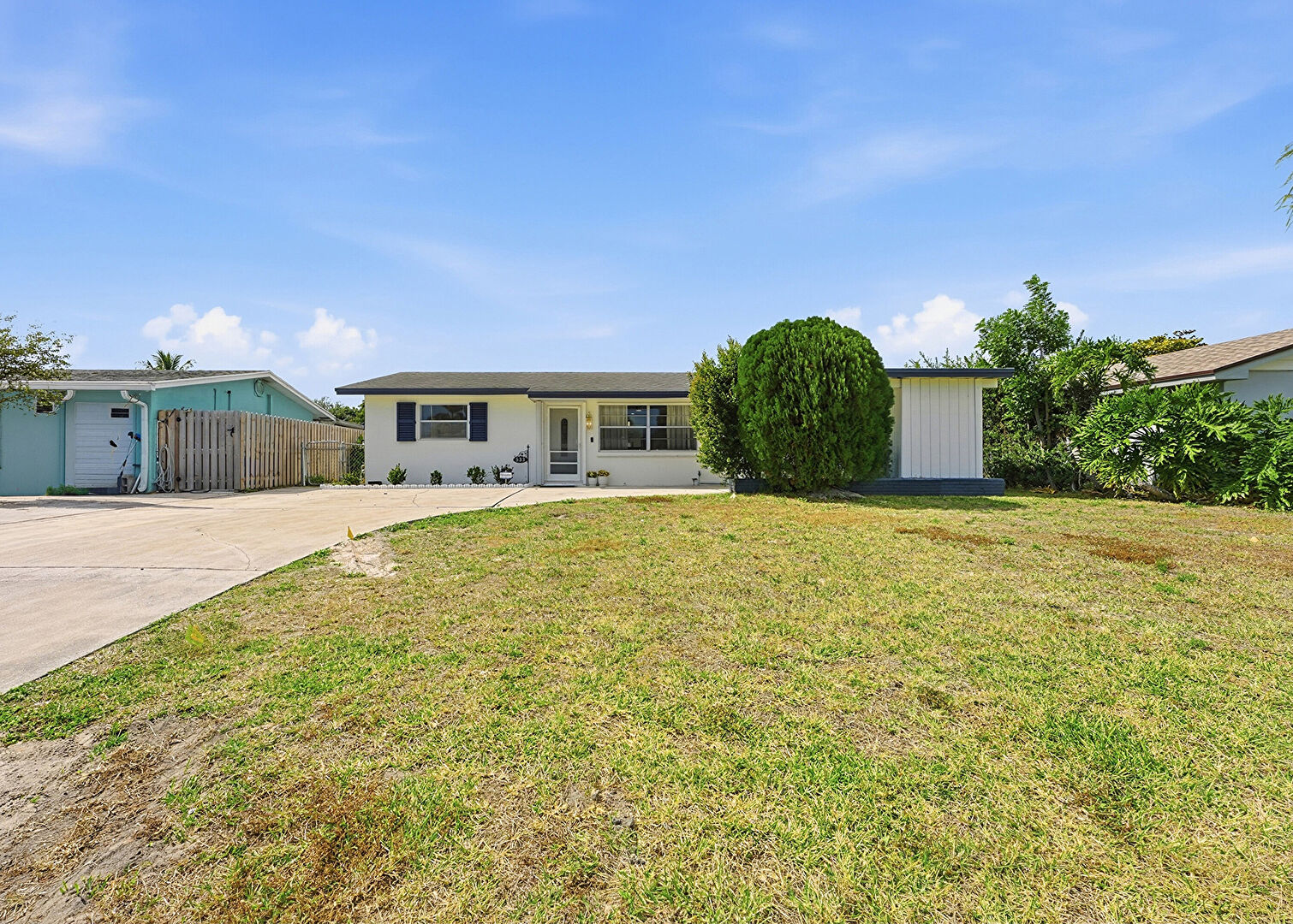 Front at 533 Riverside Drive, Palm Beach Gardens, FL 33410, listed by Matthew Francese