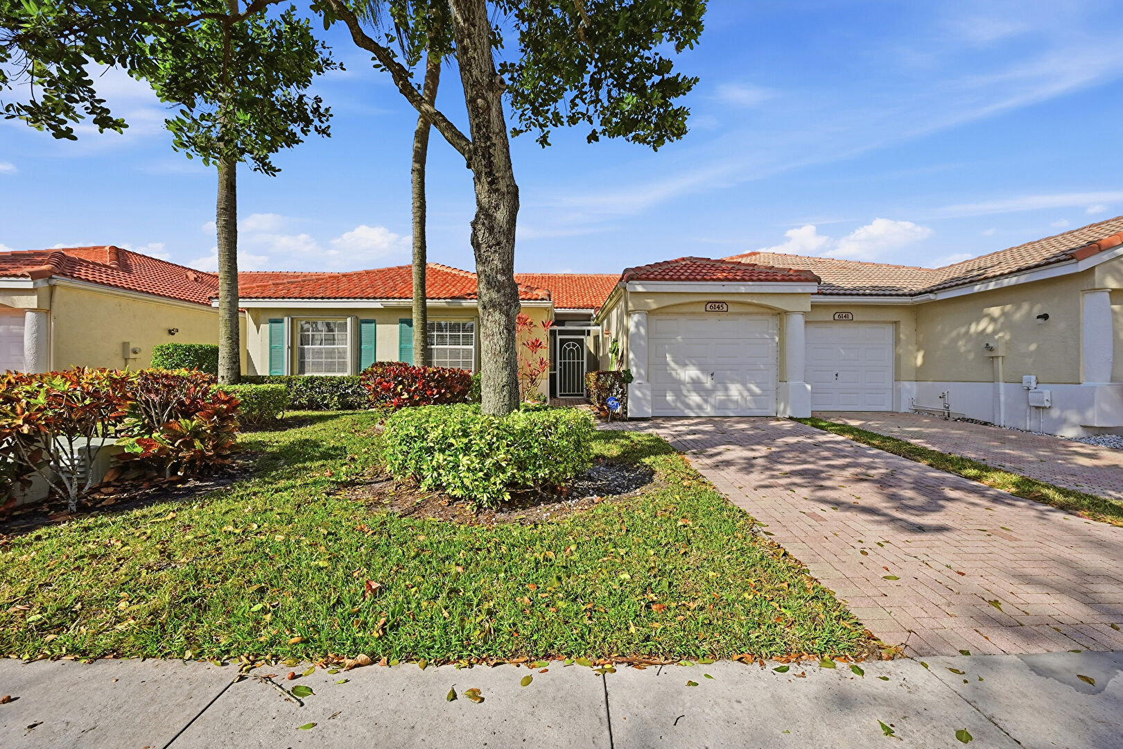 Front at 6145 Lake Hibiscus Drive, Delray Beach, FL 33484, listed by Robert DiAlberto, MLS ID: f10541289