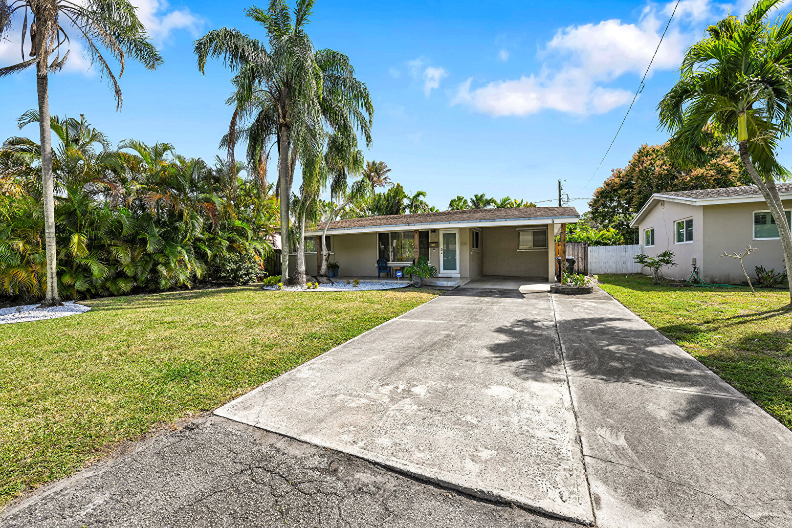 Front at 818 Northeast 18th Street, Fort Lauderdale, FL 33305, listed by Steve Margolis, MLS ID: F10554128