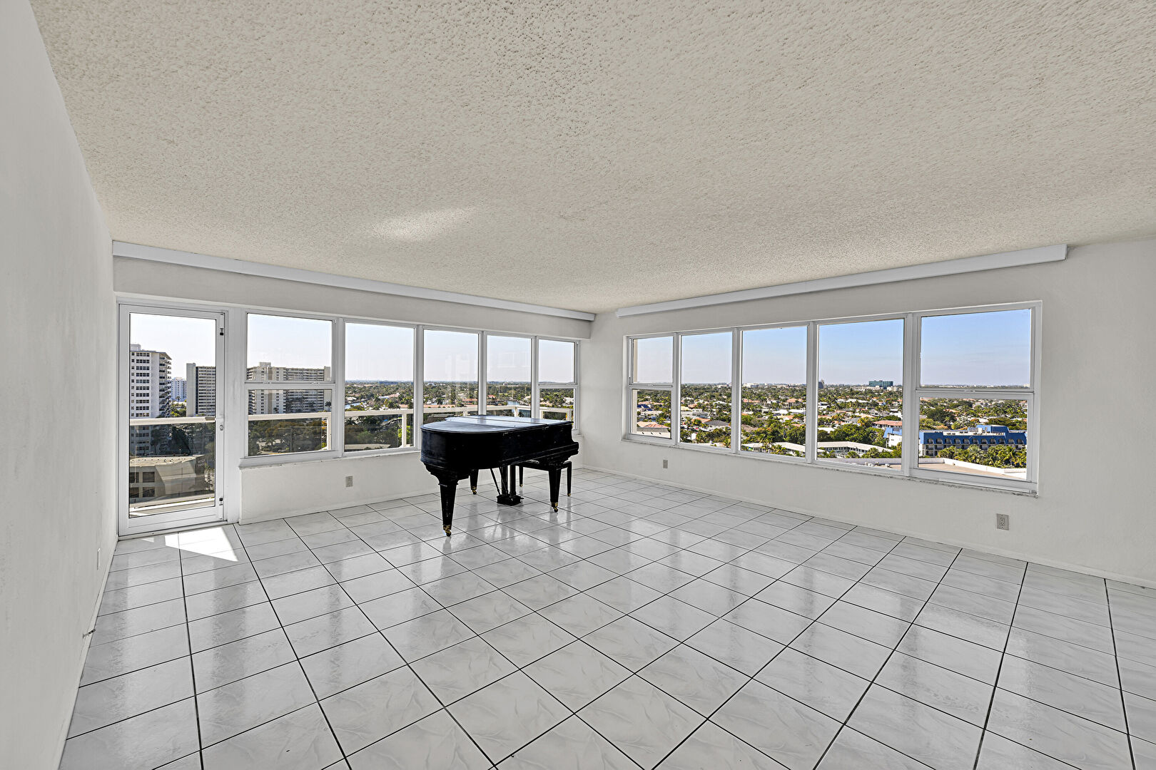 3700 Galt Ocean Drive, unit 1215, Fort Lauderdale, FL 33308, listed by Deborah (Debbie) Breton