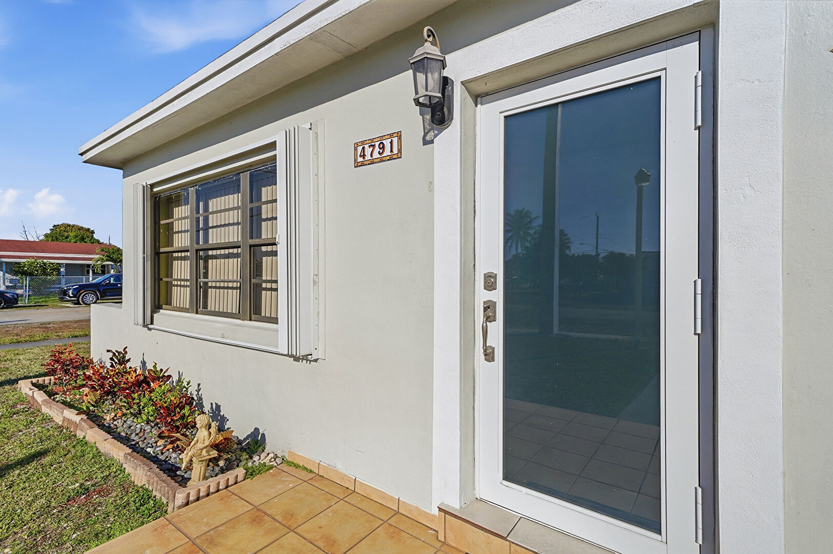 Exterior Entry at 4791 West 3rd Avenue, Hialeah, FL 33012, listed by Ivonne liosa