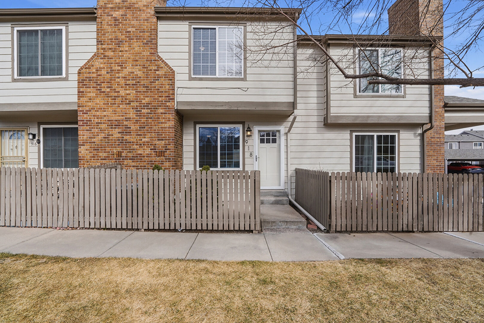Front at 918 Summer Drive, Highlands Ranch, CO 80126, listed by Mark Grandchamp