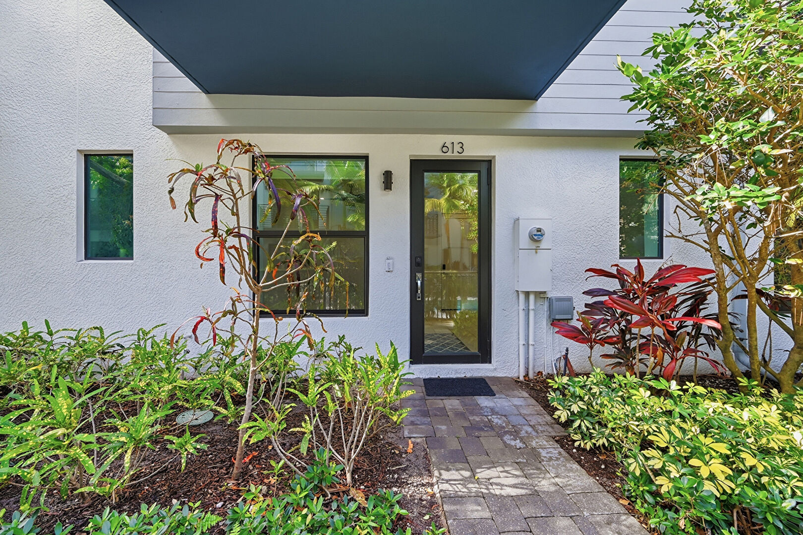 Entry at 613 NE 22nd Dr, Unit#613, Wilton Manors, FL 33305, listed by Scott Ryan