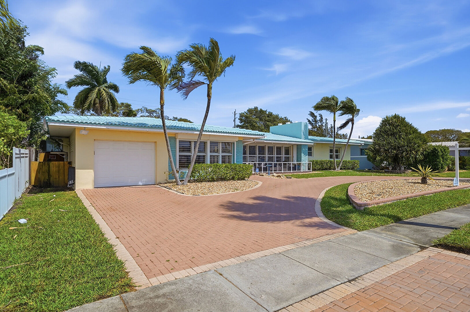 Front at 707 North North Lake Drive, Hollywood, FL 33019, listed by Barbara Marks
