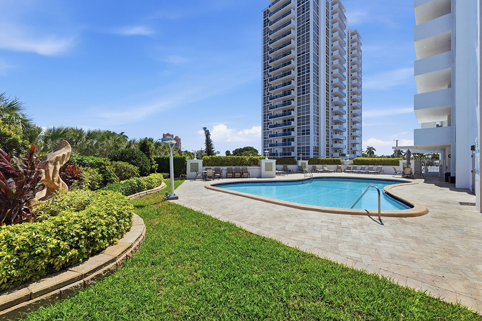 Pool at 2715 North Ocean Boulevard, PHD, Fort Lauderdale, FL 33308, listed by Frank Blanco