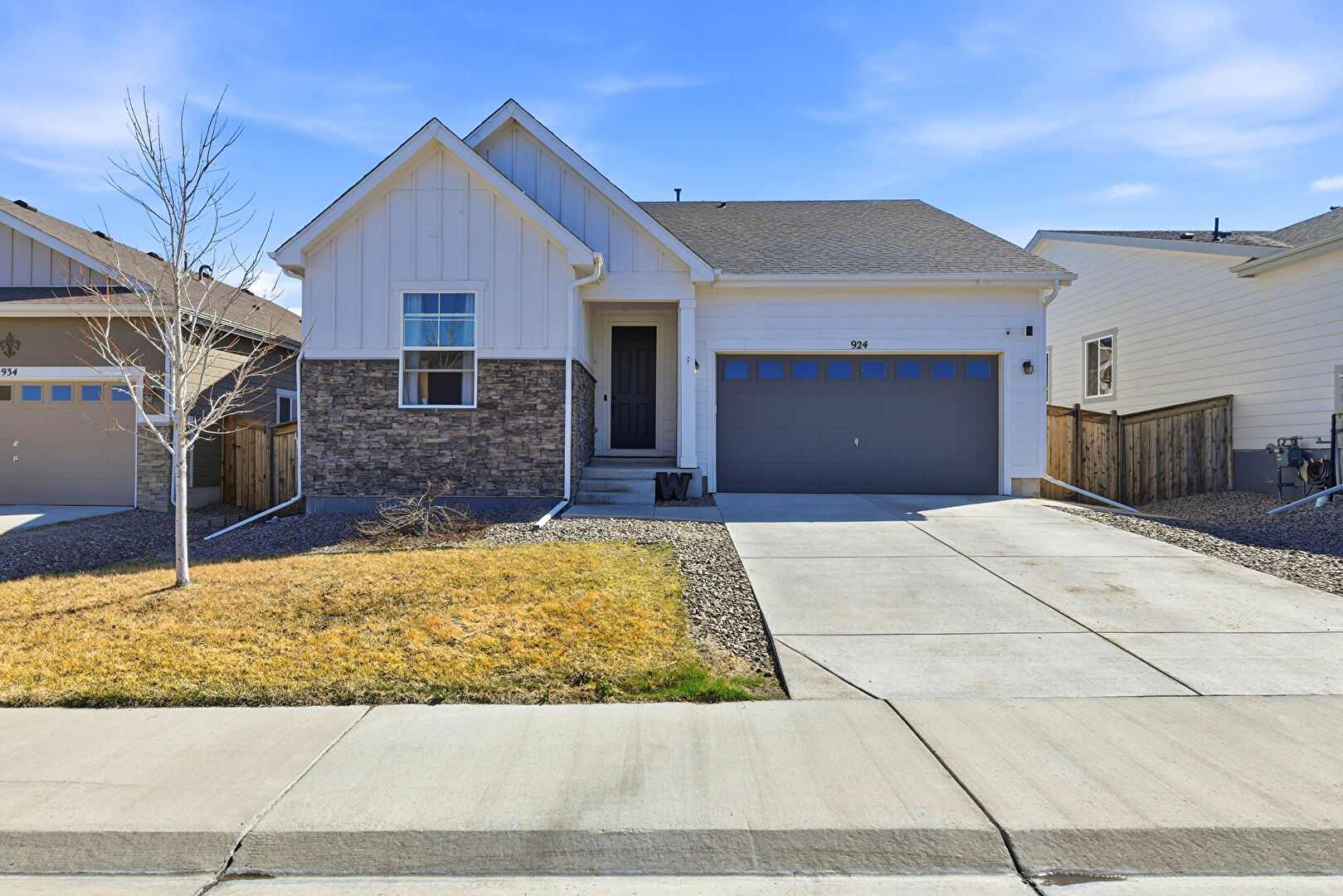 Front at 924 North Waterloo Street, Aurora, CO 80018, listed by Haley Hart