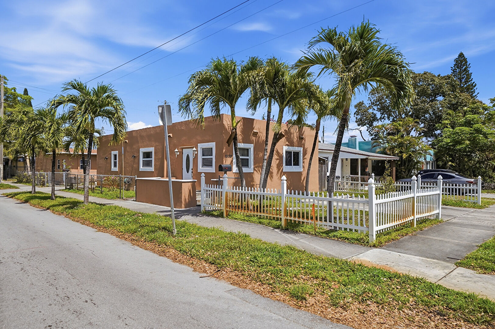 Front at 1951 Pierce st., Hollywood, FL 33020, listed by Heather Chura