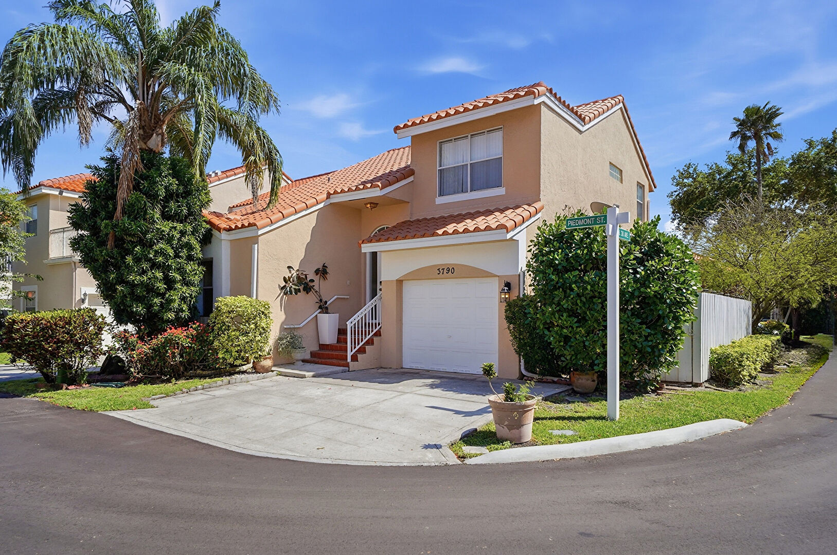 Front at 3790 Piedmont Street, Hollywood, FL 33021, listed by Daniella Cohen