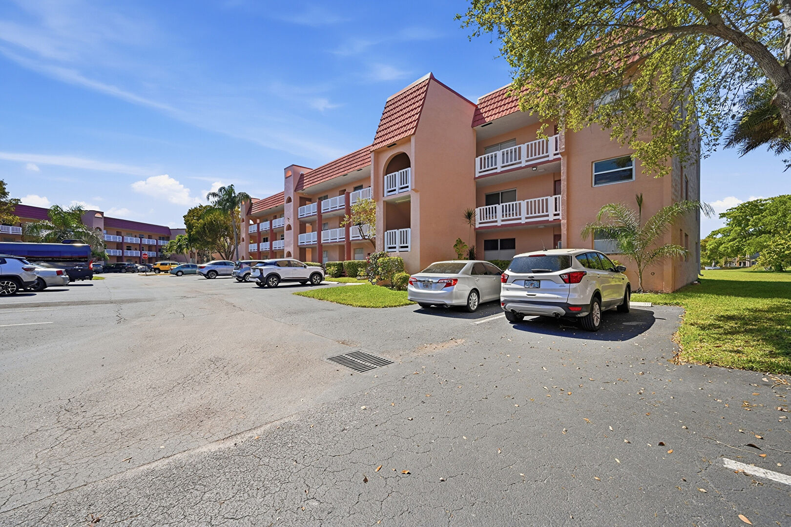 Front at 9541 Sunrise Lakes Boulevard, bld 130 unit 110, Sunrise, FL 33322, listed by Mervin Moss