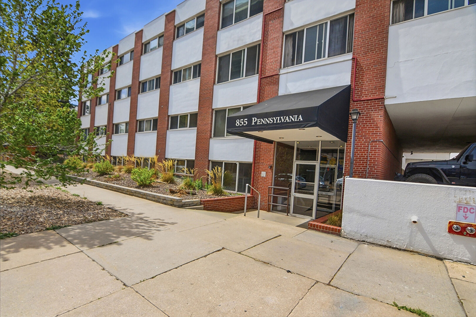 855 Pennsylvania Street, #301, Denver, CO 80203, listed by Jennifer Hart