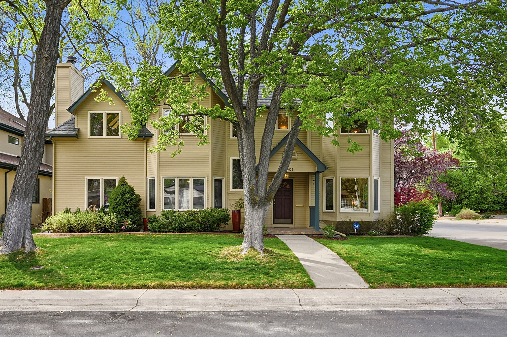 Front at 2401 South Garfield Street, Denver, CO 80210, listed by Diana Nelson, MLS ID: 6709495