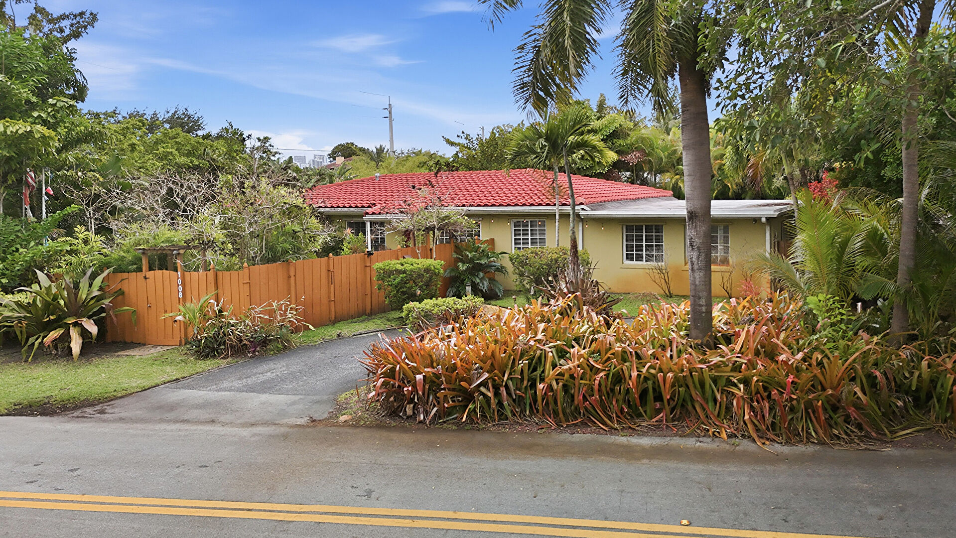 Front at 1008 Northeast 16th Place, Fort Lauderdale, FL 33305, listed by Donna Obrien