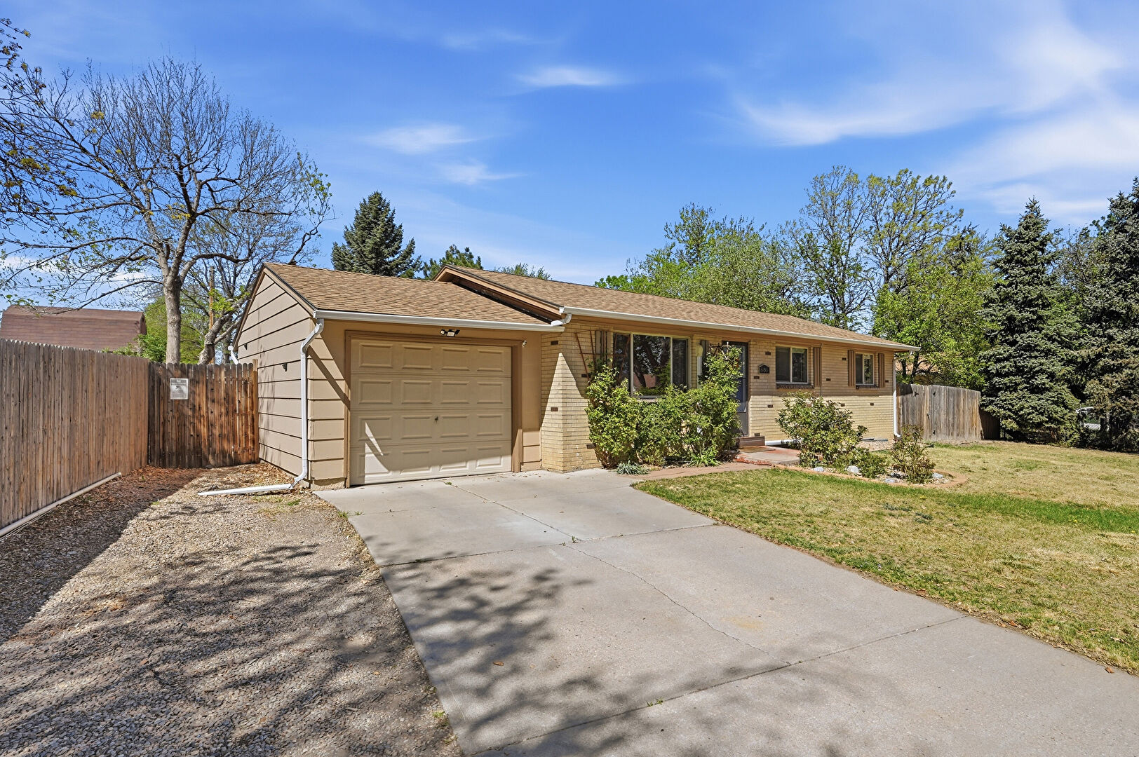 Front at 681 S Quari Street, Aurora, CO 80012, listed by Jane Pearson