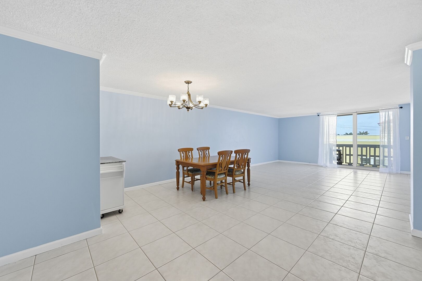 Dining Area at 801 South Ocean Drive, 404, Hollywood, FL 33019, listed by Rachael Osburn