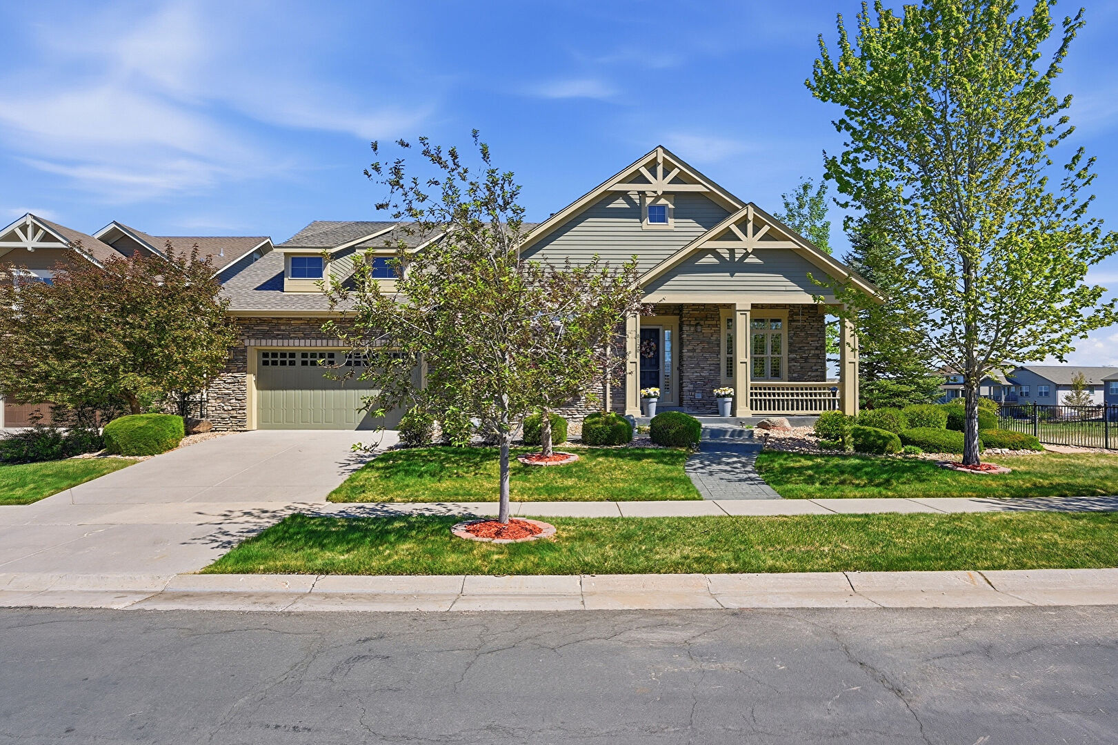 Front at 8120 S Blackstone Parkway, Aurora, CO 80016, listed by Jennifer Bozarth, MLS ID: 9273085