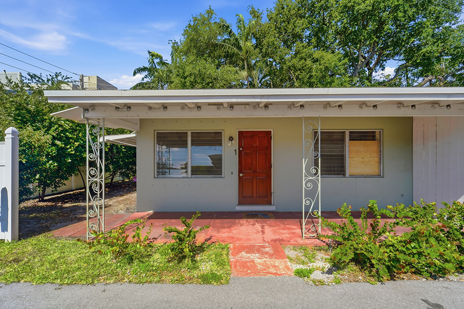 Front at 707 Southeast 18th Street, Fort Lauderdale, FL 33316, listed by Rhonda Kramer