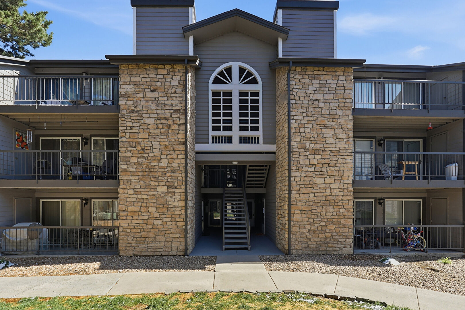 Front at 2575 South Syracuse Way, Denver, CO 80231, listed by Taylor Haas