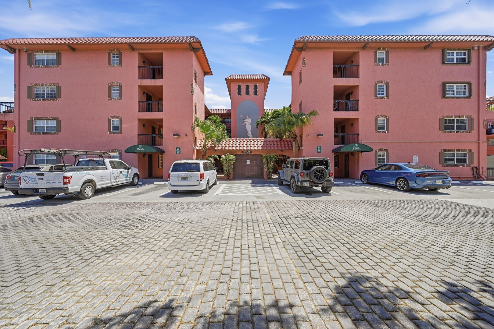 Front at 670 Tennis Club Drive, 303, Fort Lauderdale, FL 33311, listed by Lynn Holm